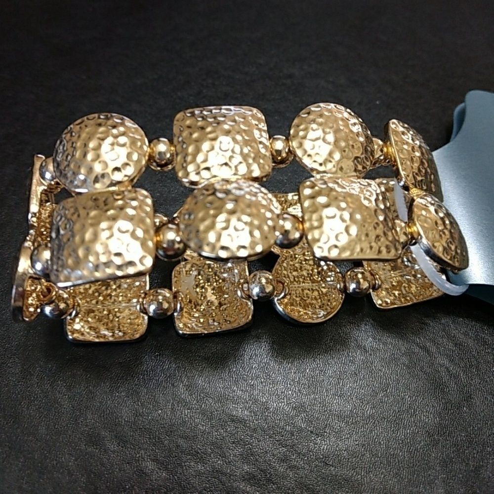 *Sale* Hypoallergenic gold tone pebbled bracelet 7.5"